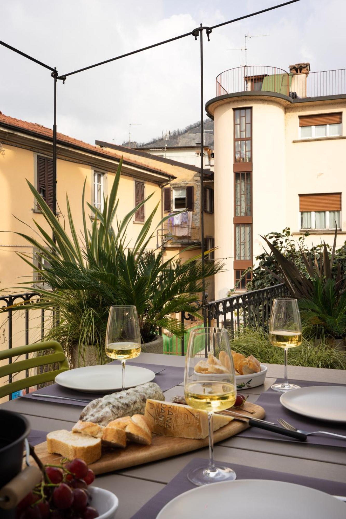 Апартаменты La Casa Sulla Terrazza Сарнико Экстерьер фото
